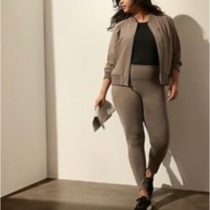 Banana Republic On the Go 7/8 leggings with side pockets